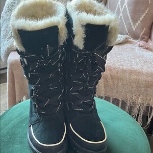 Sorel Black and Cream Fur-Lined Winter Boots